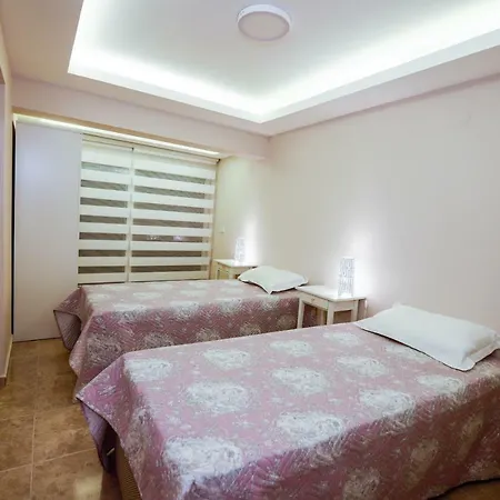 Little Gem's 2 Bedrooms Sea View
