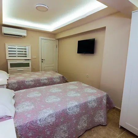 Little Gem's 2 Bedrooms Sea View